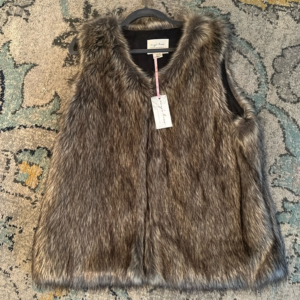 ET fur vest